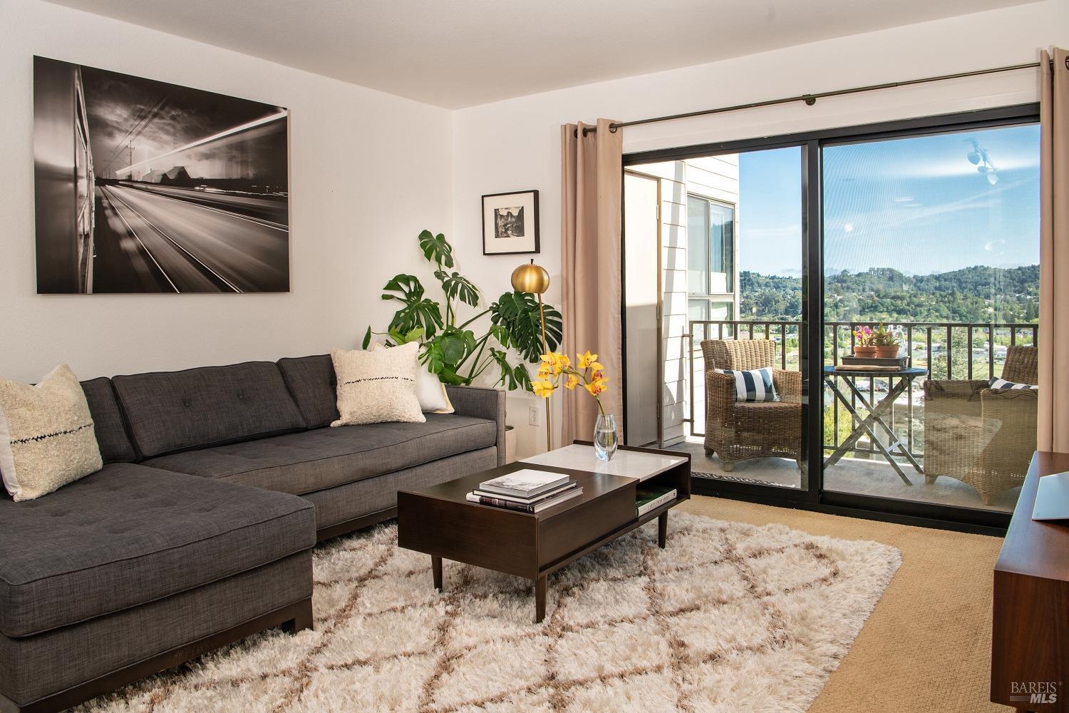 713 Via Casitas