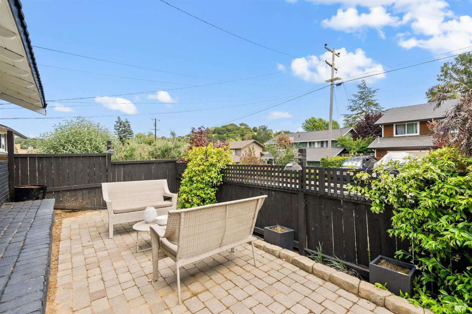 38 Twelveoak Hill Dr