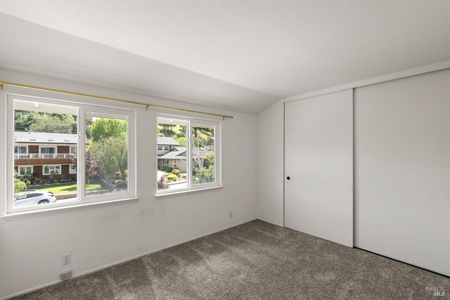 38 Twelveoak Hill Dr