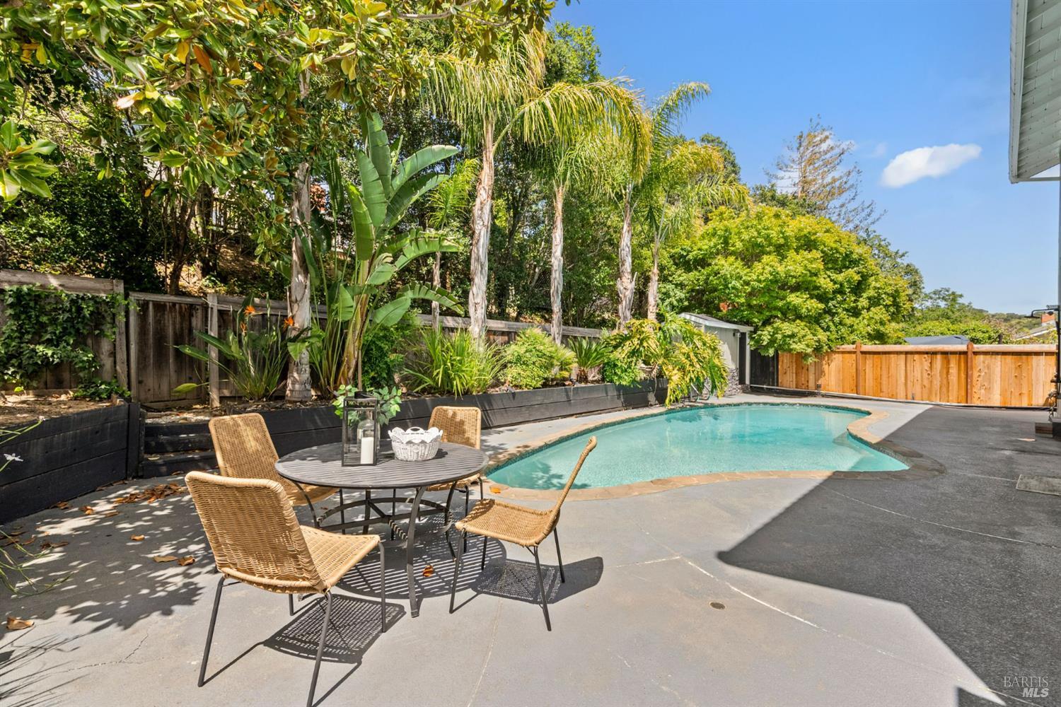 38 Twelveoak Hill Dr