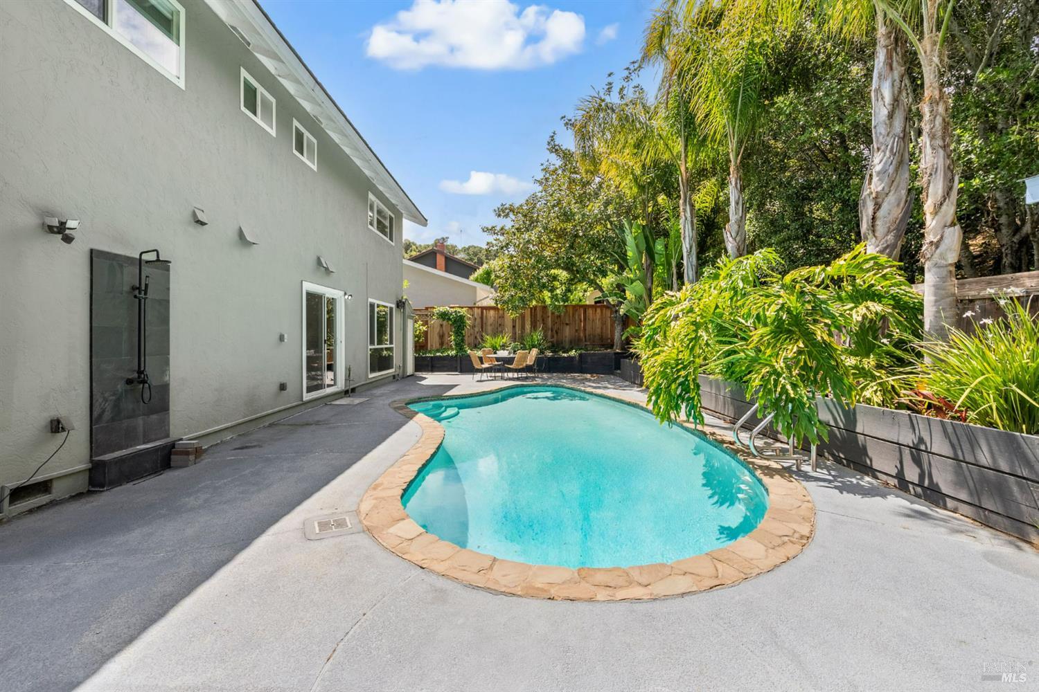 38 Twelveoak Hill Dr