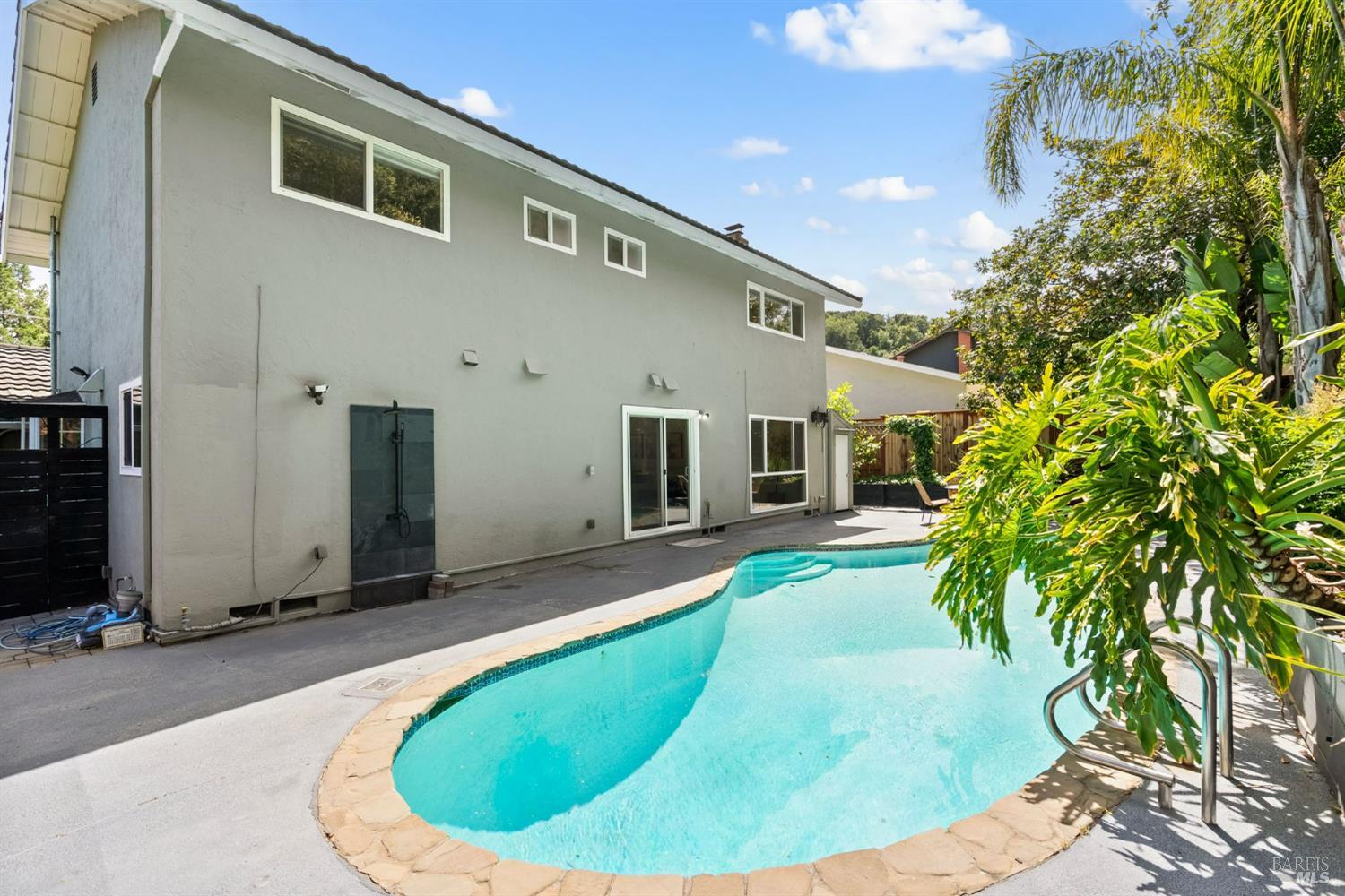 38 Twelveoak Hill Dr