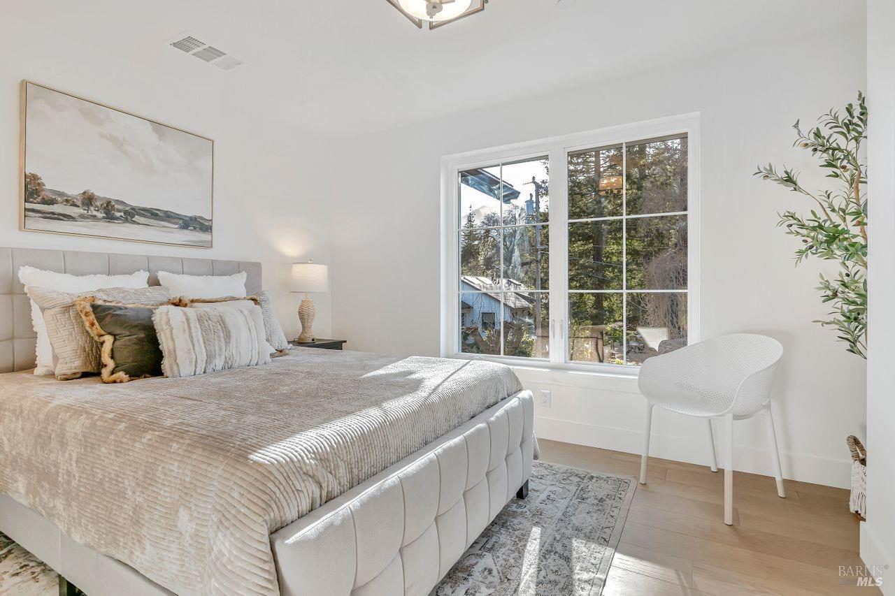 22 Cedar Ave