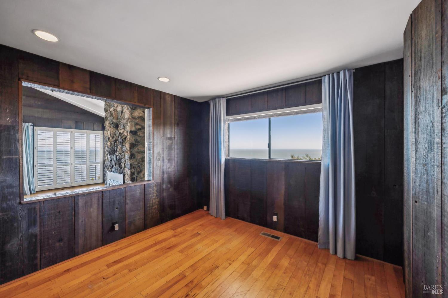 71 Crescente Ave