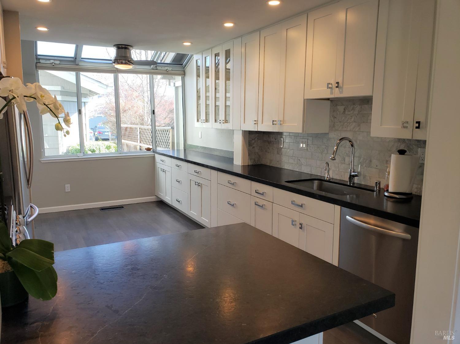 6 Narragansett Cv