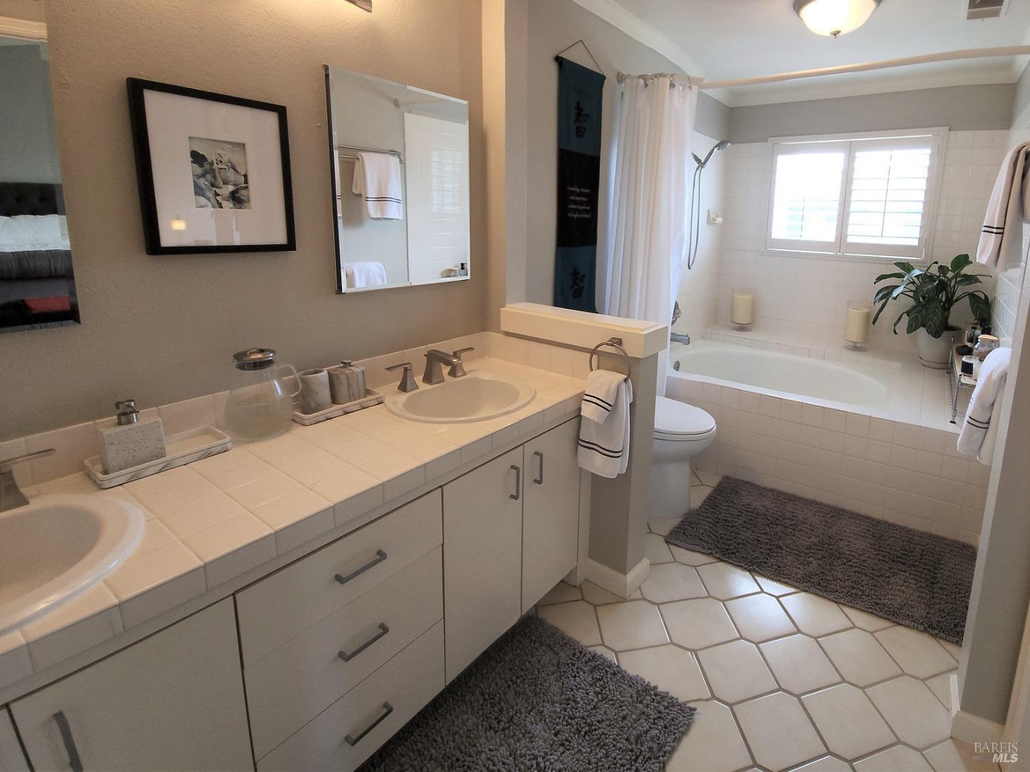 6 Narragansett Cv