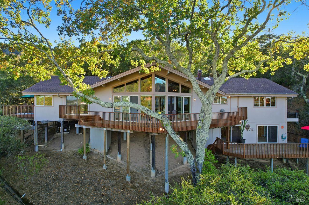 16 Burning Tree Dr