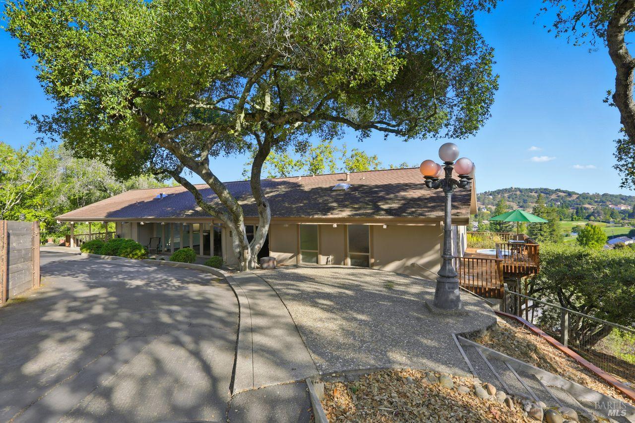 16 Burning Tree Dr