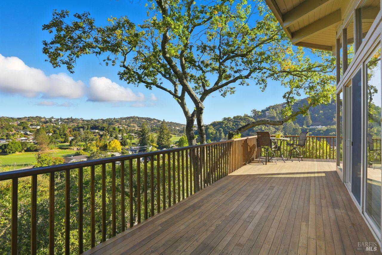 16 Burning Tree Dr