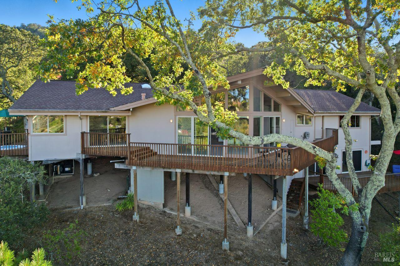 16 Burning Tree Dr