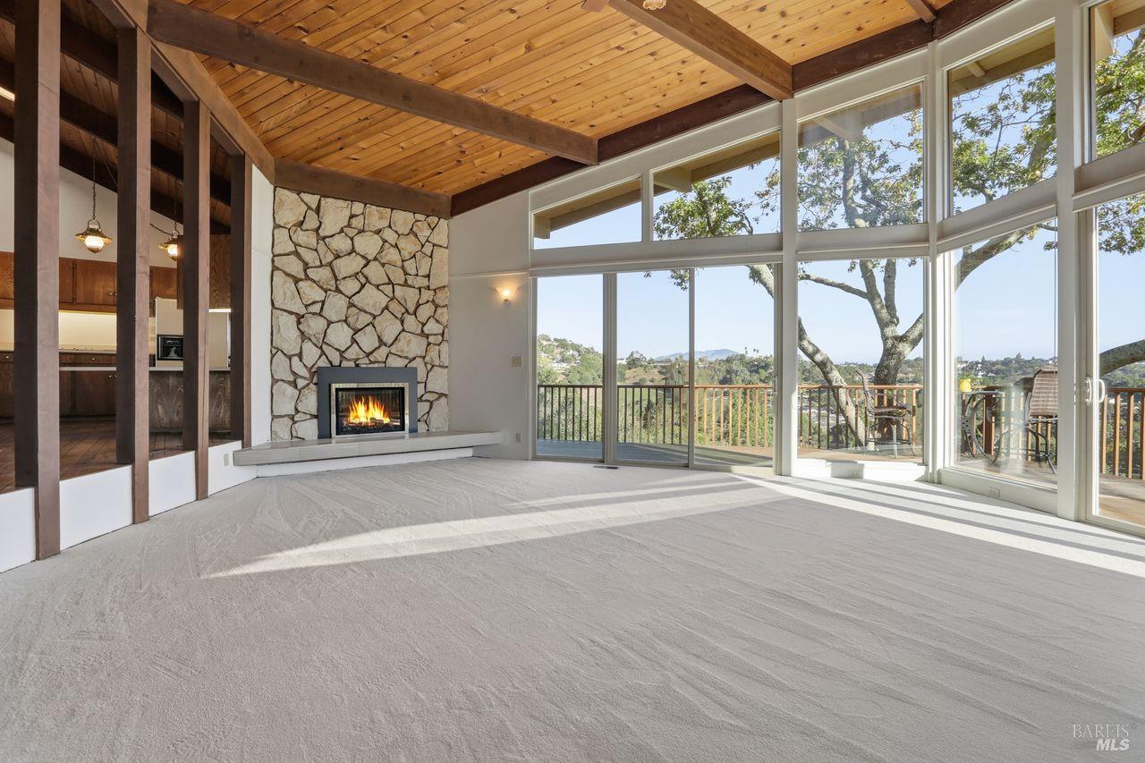 16 Burning Tree Dr