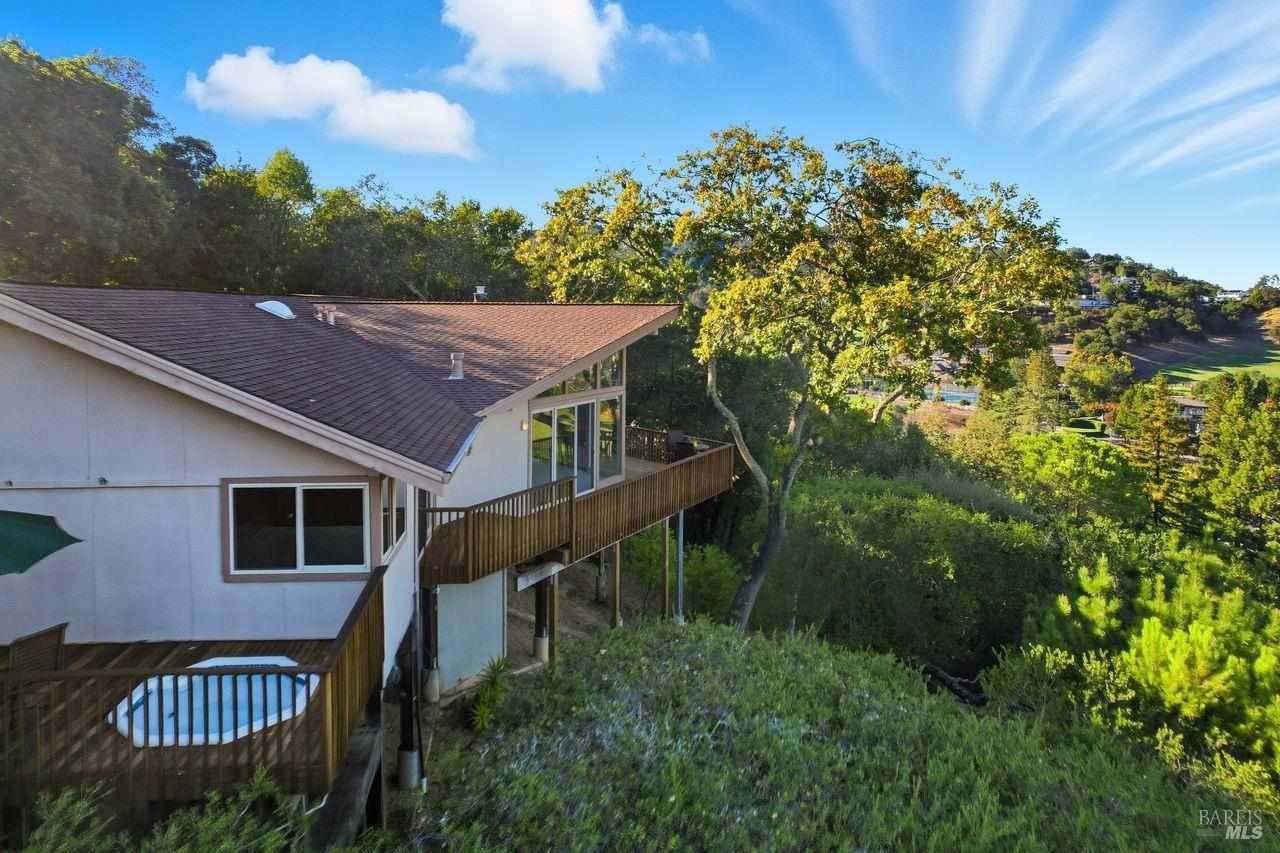 16 Burning Tree Dr