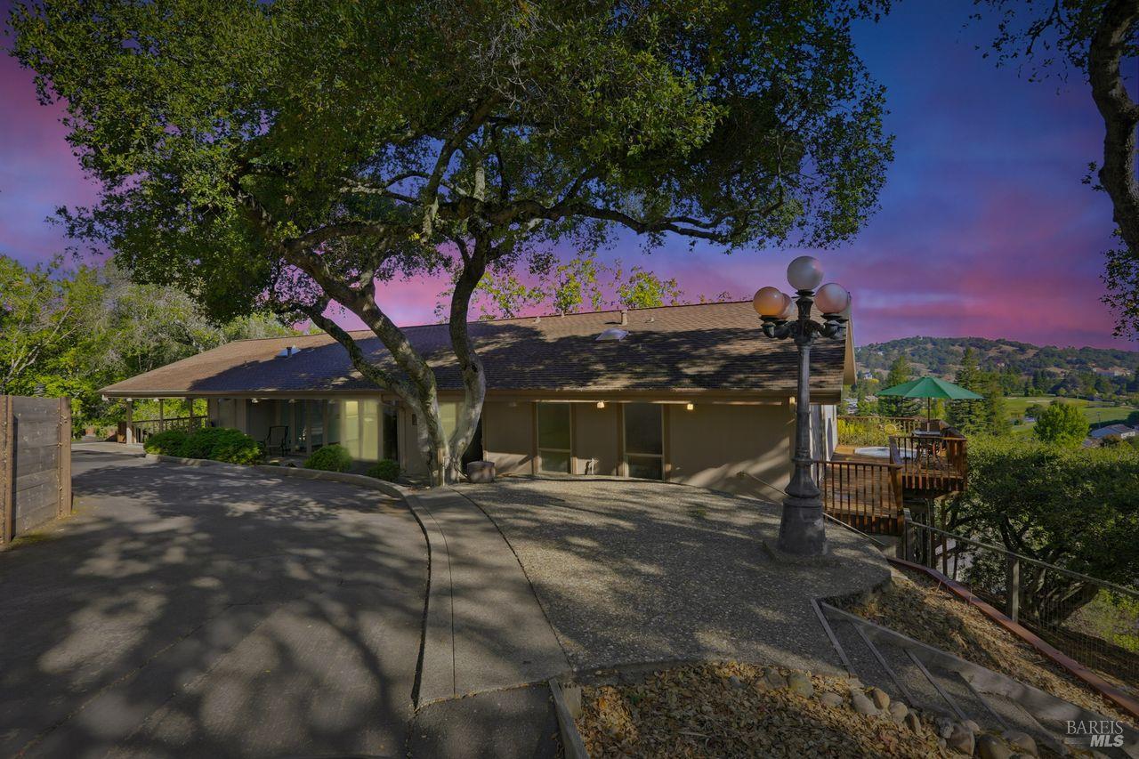 16 Burning Tree Dr