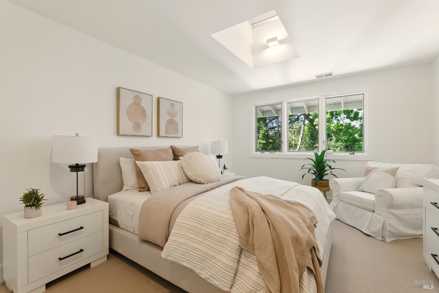 17 Madrone Ave