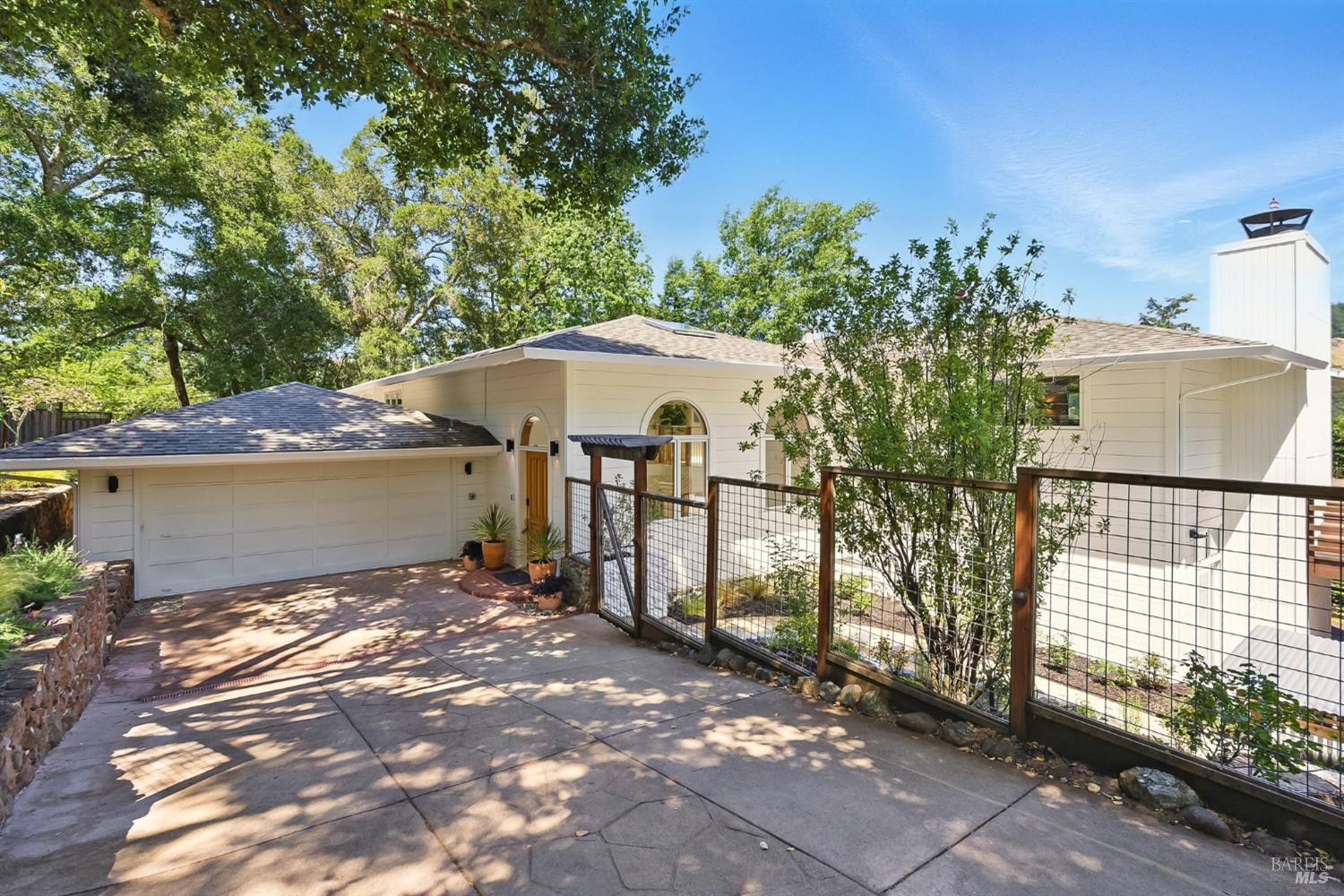 17 Madrone Ave