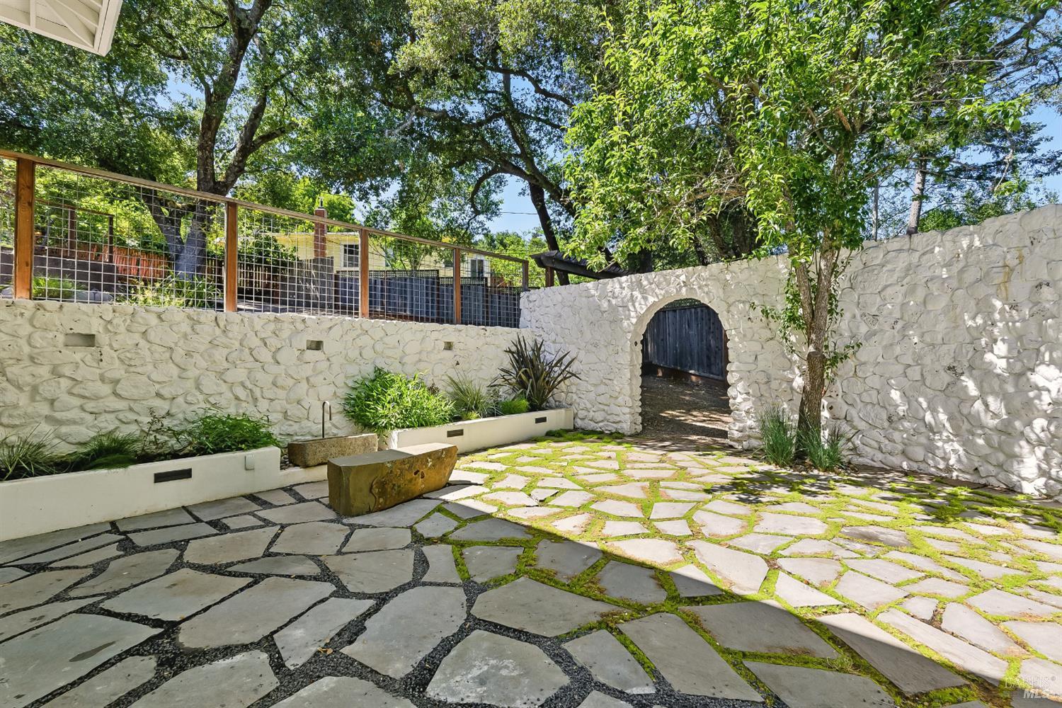 17 Madrone Ave