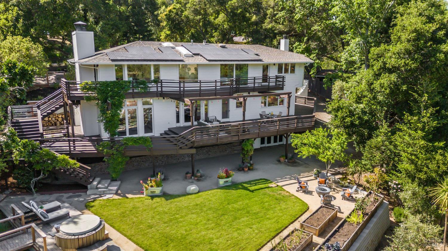 17 Madrone Ave