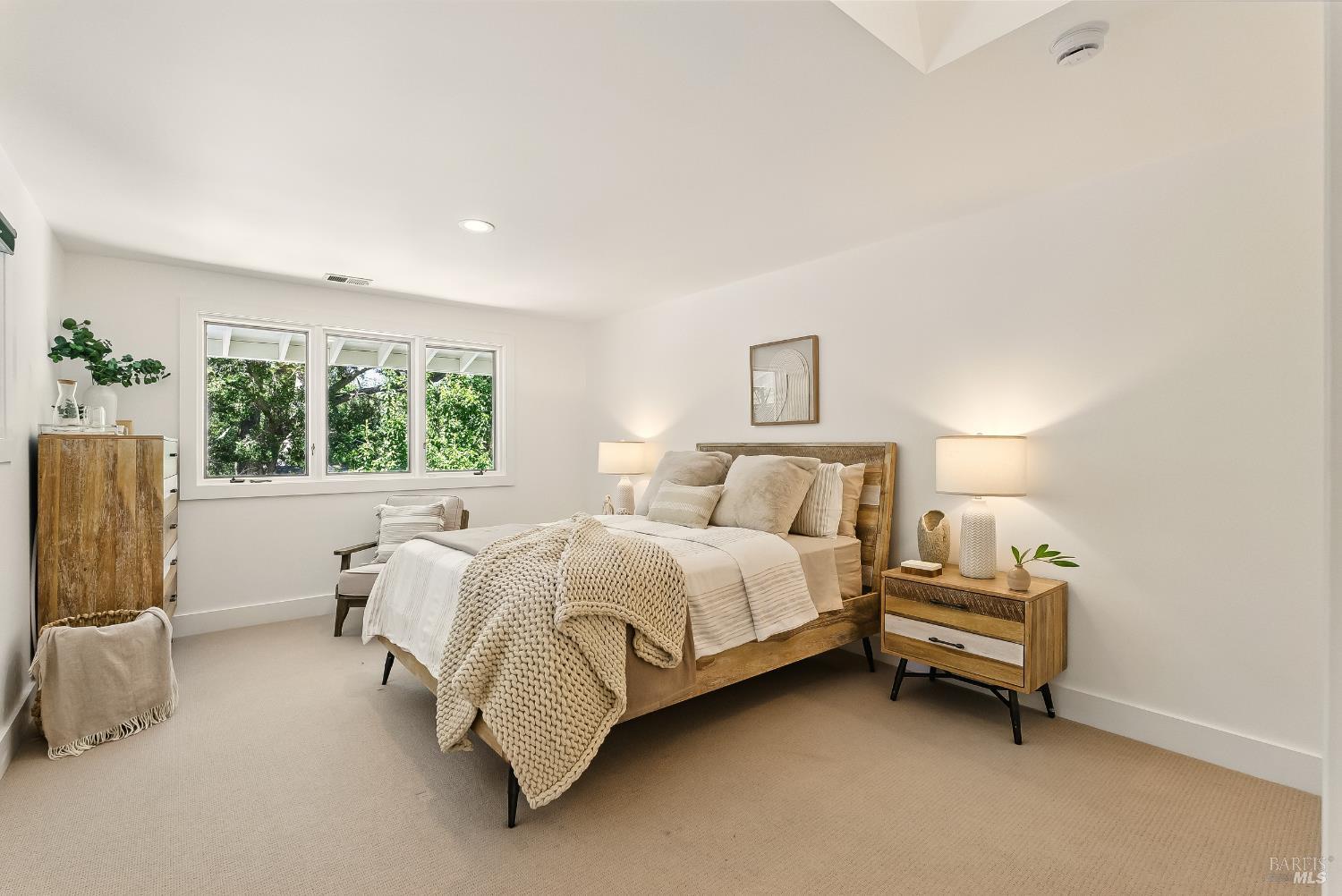 17 Madrone Ave