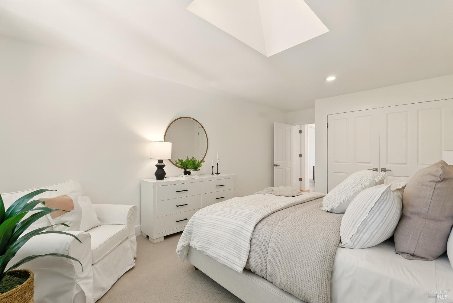 17 Madrone Ave