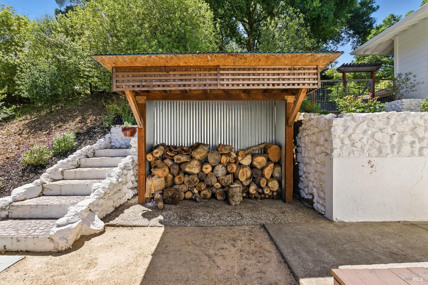 17 Madrone Ave