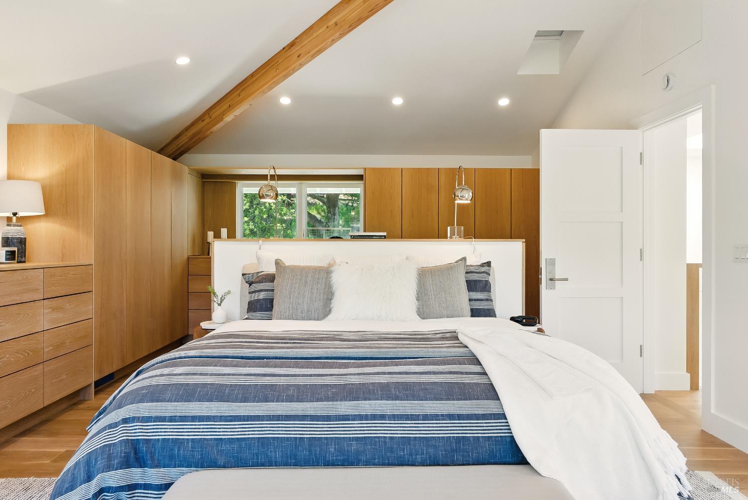 17 Madrone Ave