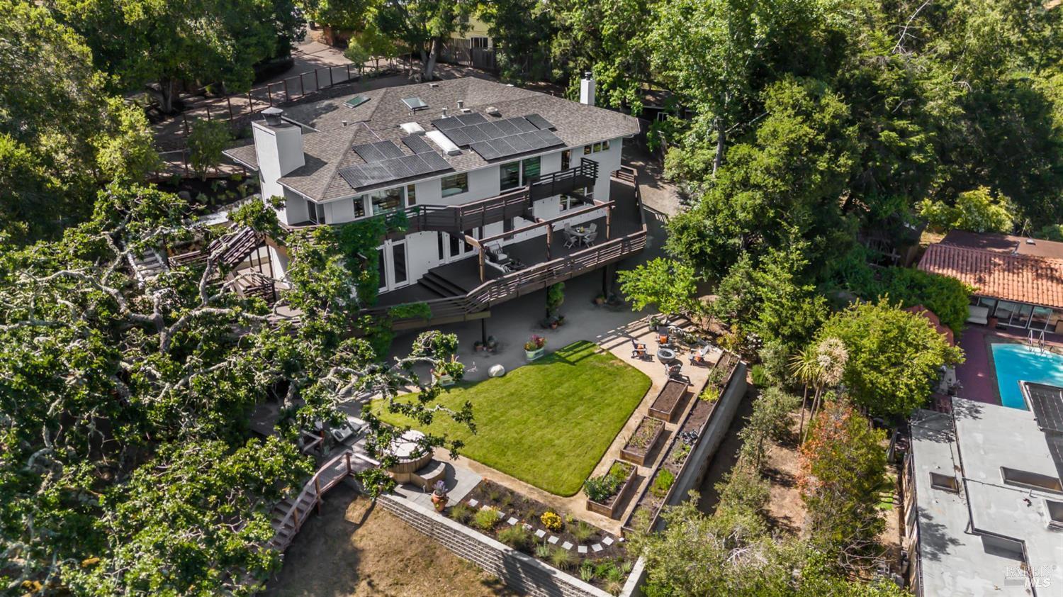 17 Madrone Ave
