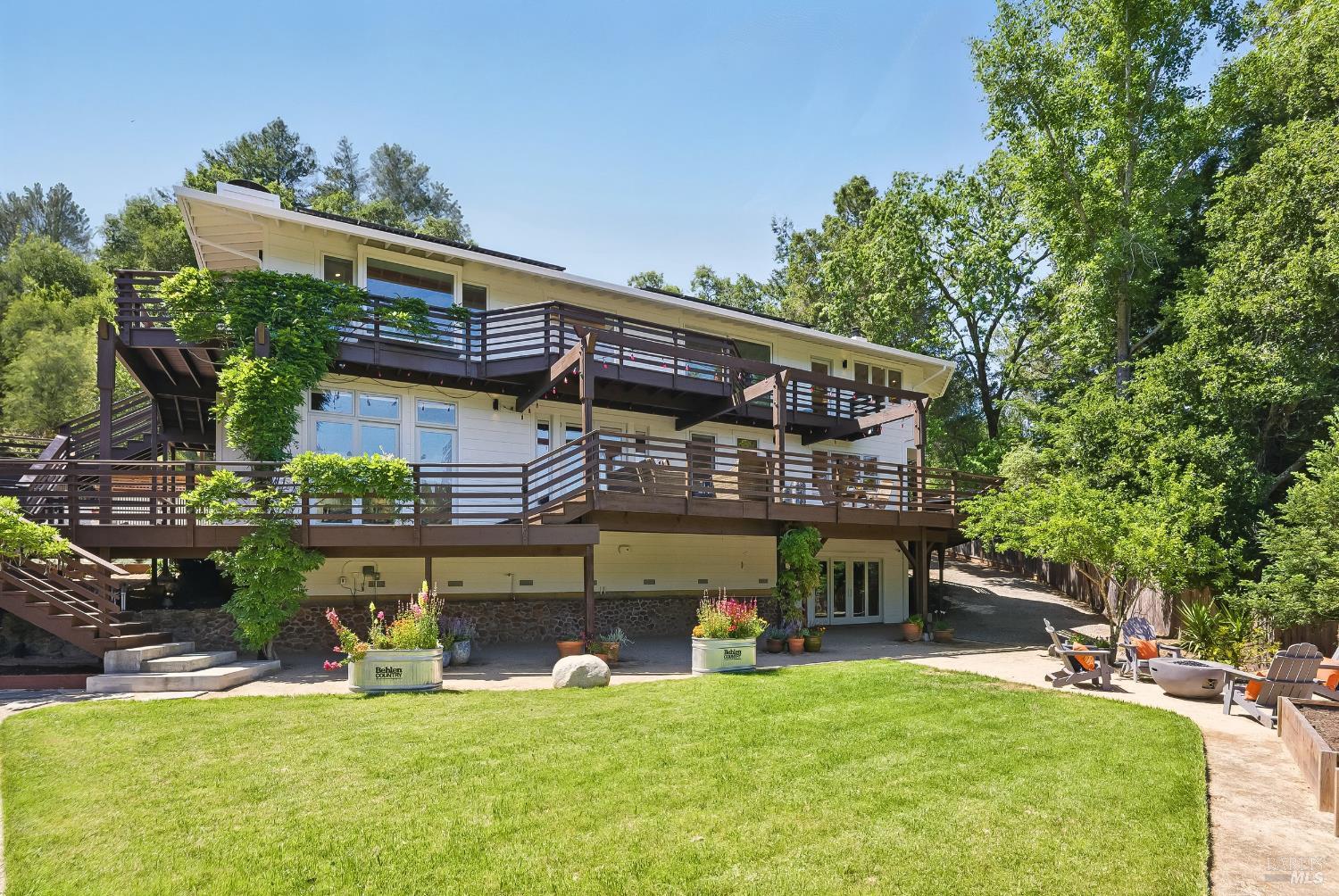 17 Madrone Ave