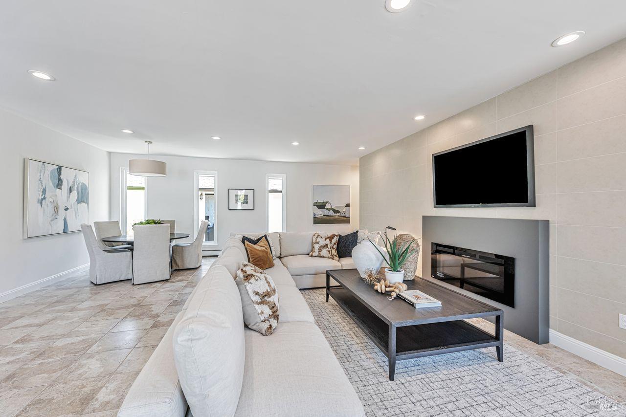 459 W Macarthur St