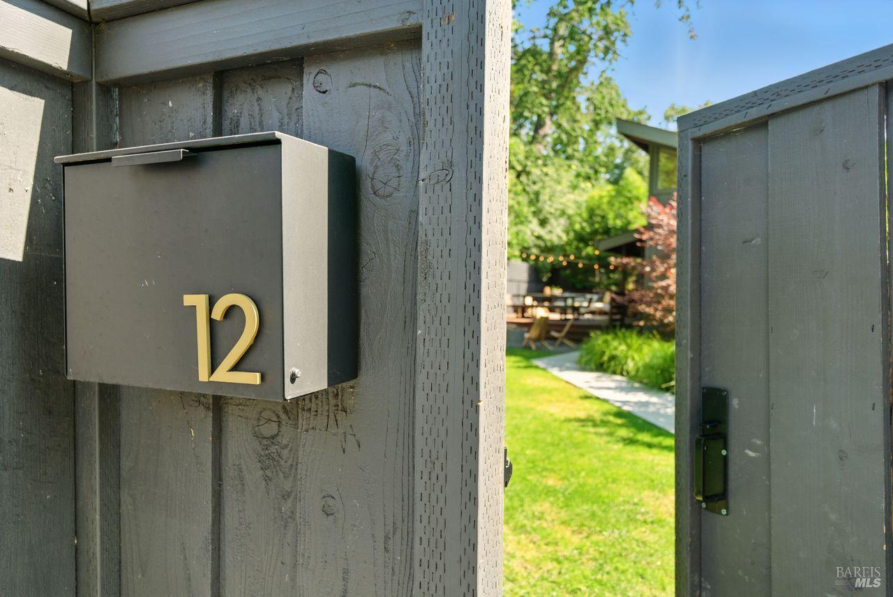 12 Oak Knoll Ave