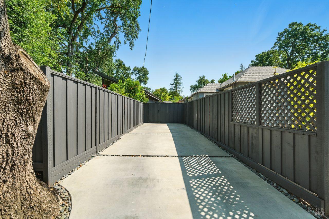 12 Oak Knoll Ave