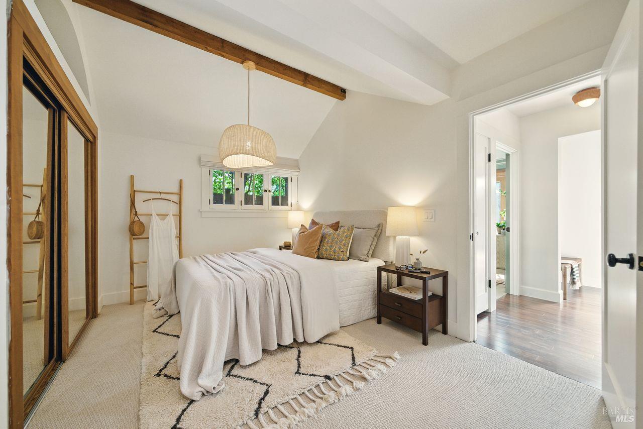 12 Oak Knoll Ave