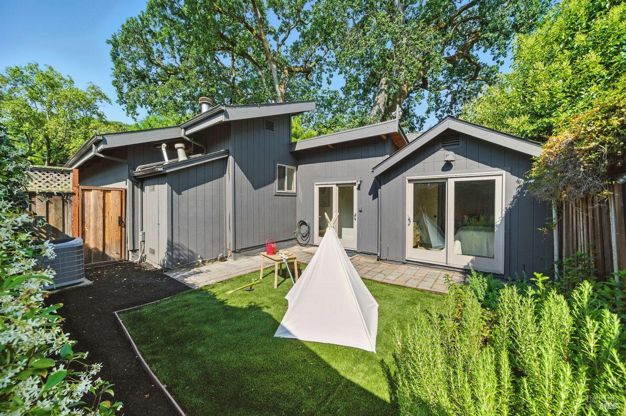 12 Oak Knoll Ave