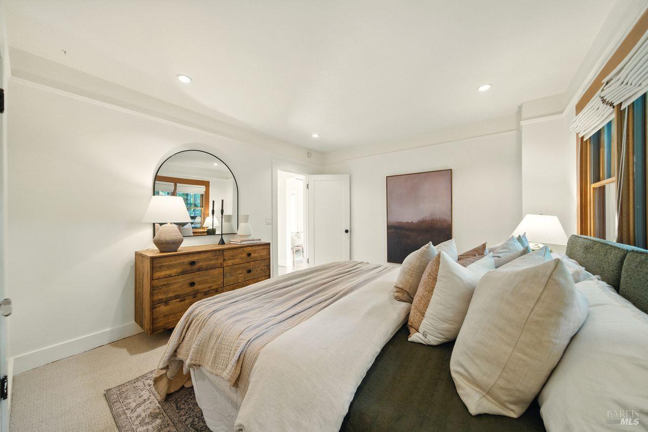 12 Oak Knoll Ave