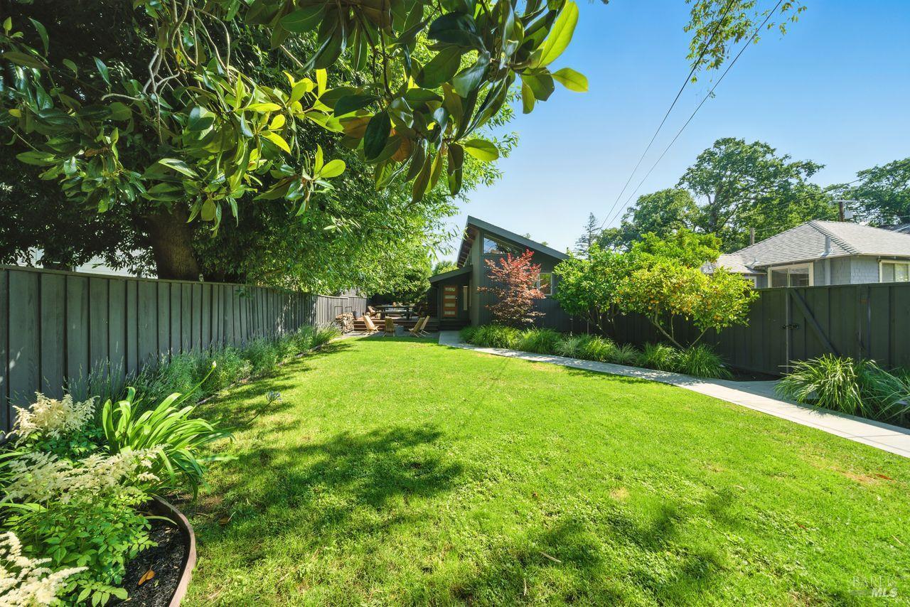 12 Oak Knoll Ave