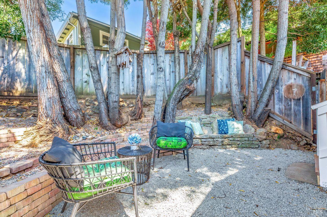 77 Taylor Dr