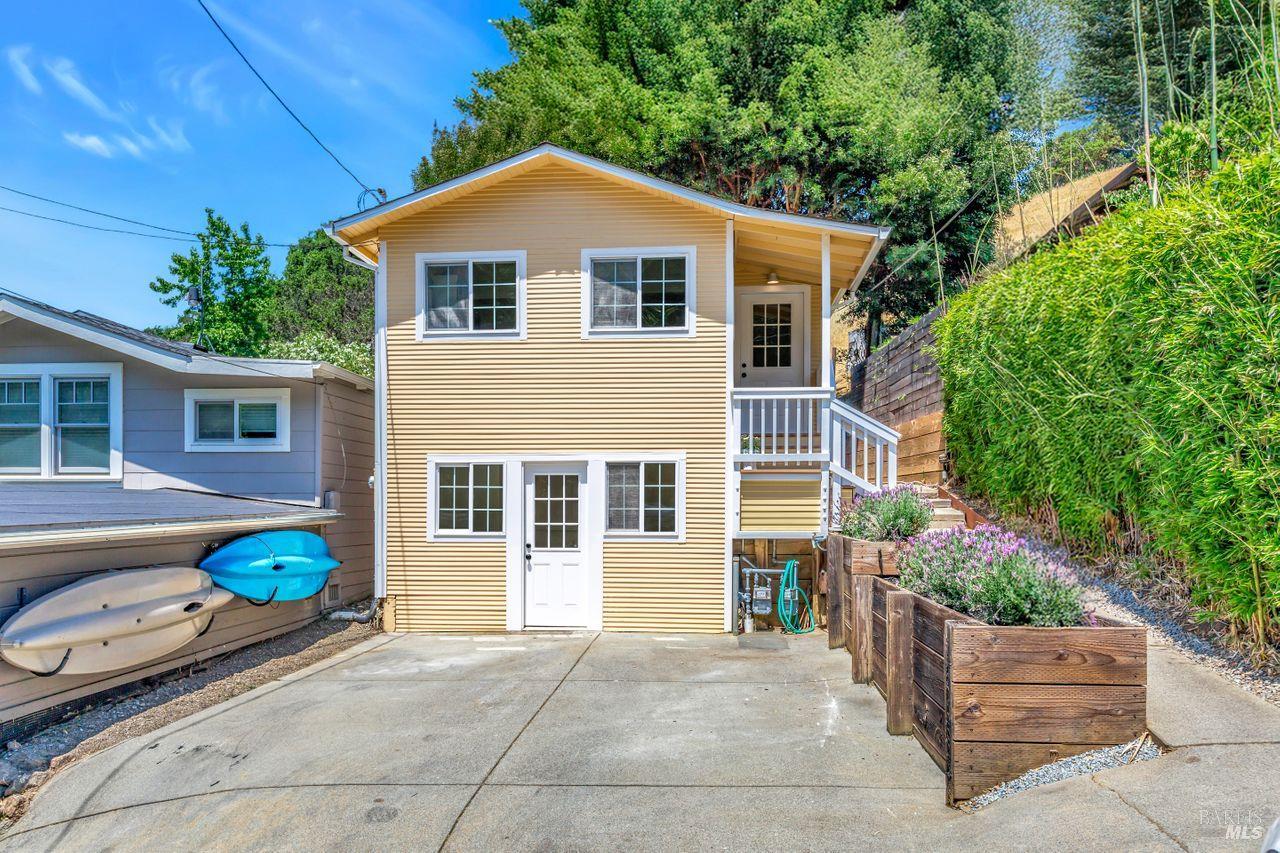 77 Taylor Dr