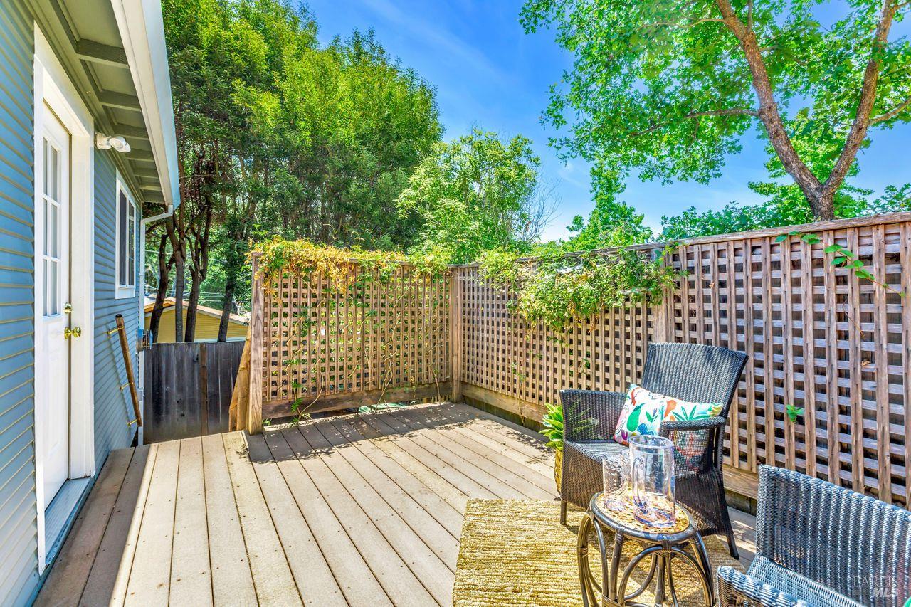 77 Taylor Dr