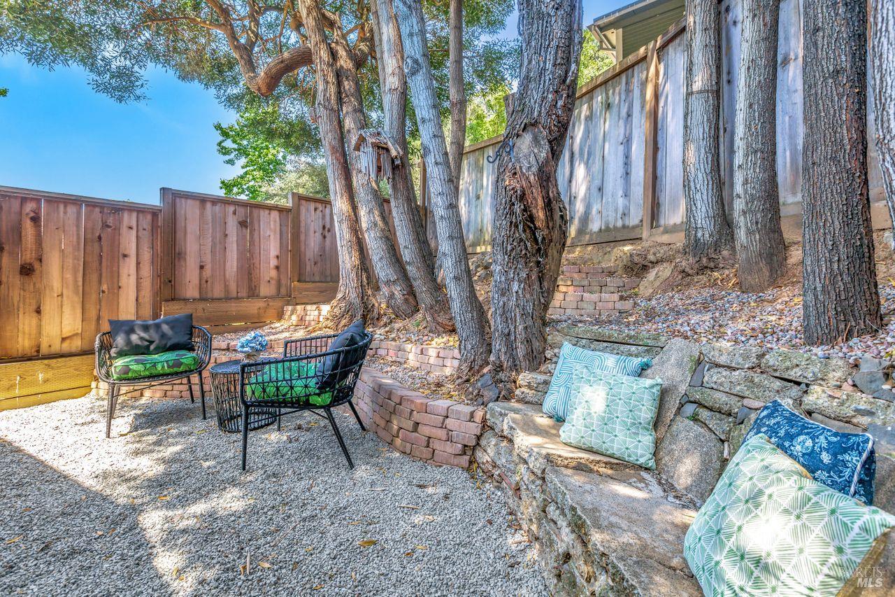 77 Taylor Dr