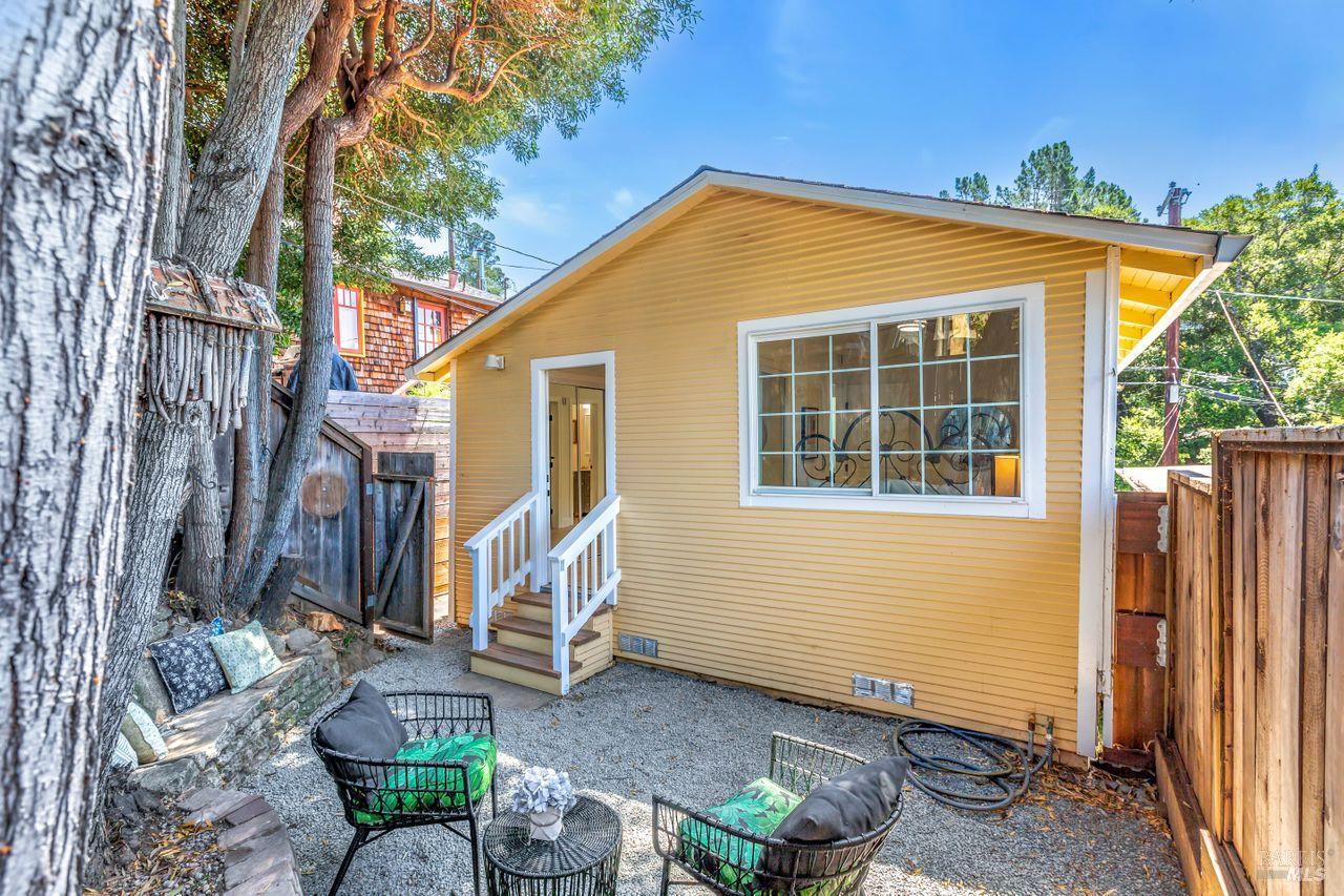 77 Taylor Dr