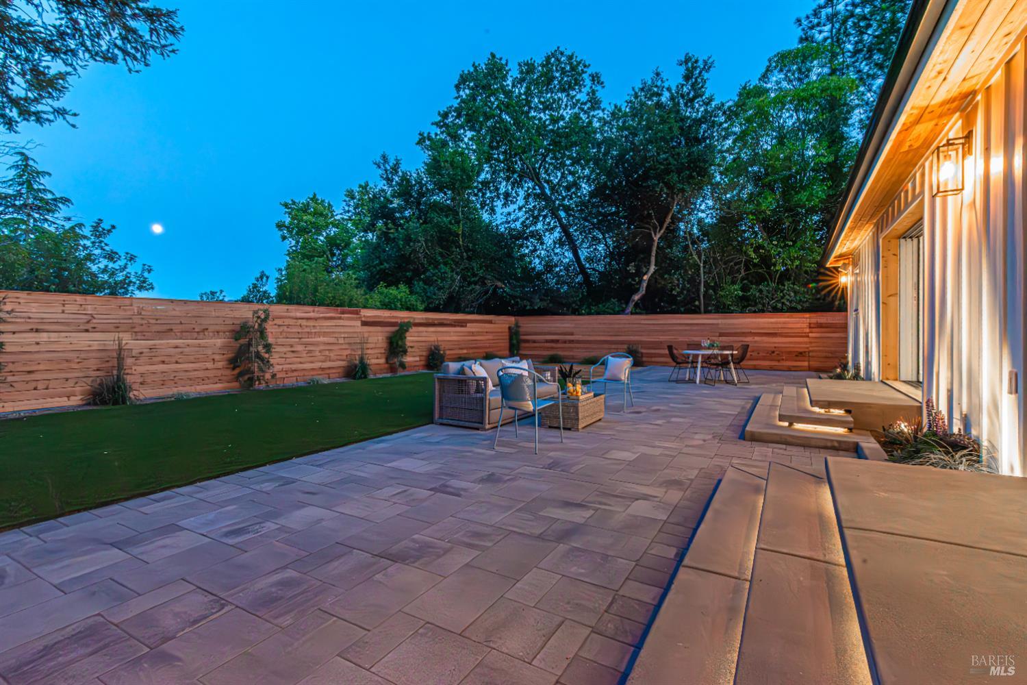 2550 Heatherstone Dr