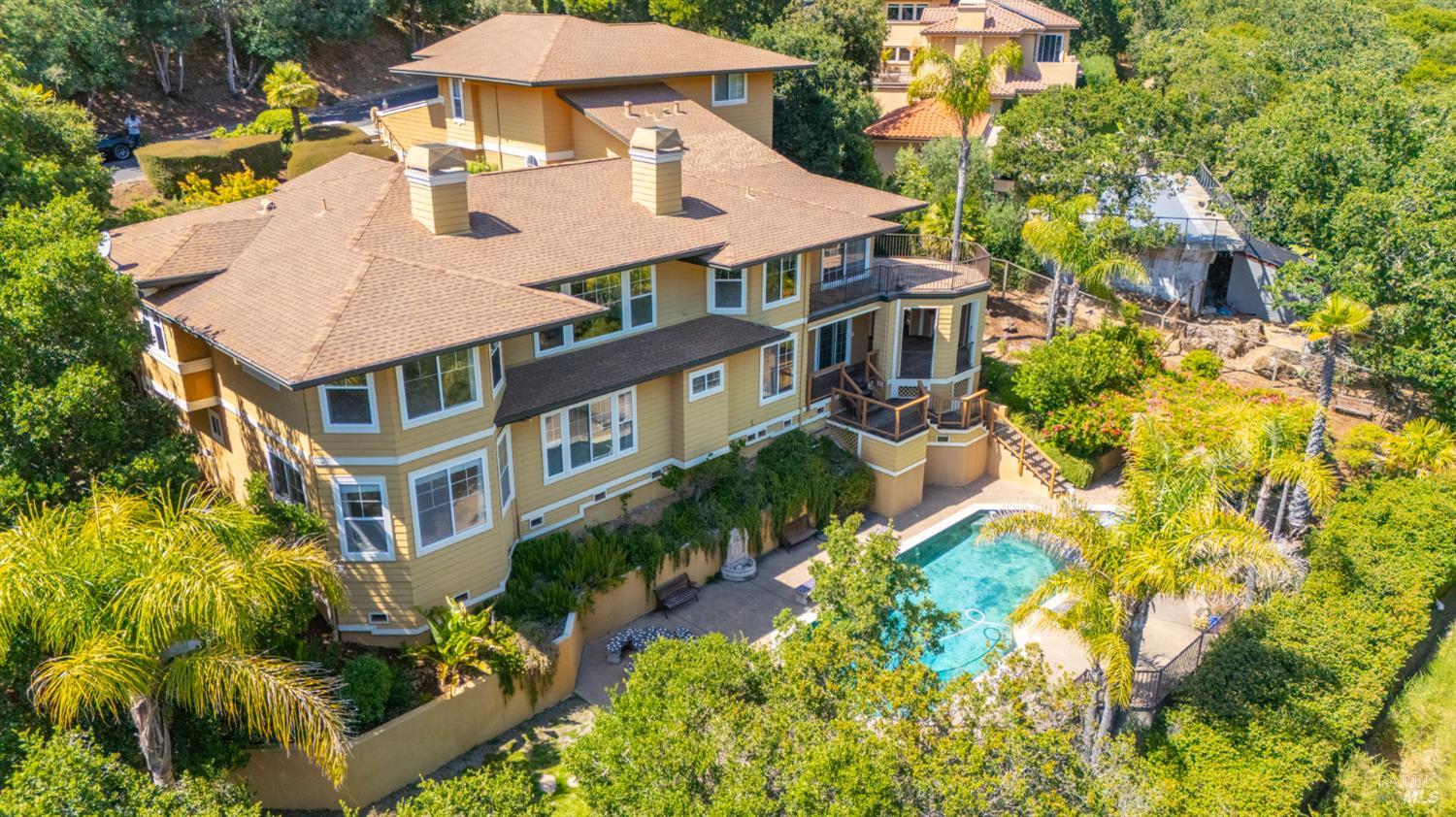 6 Leona Dr