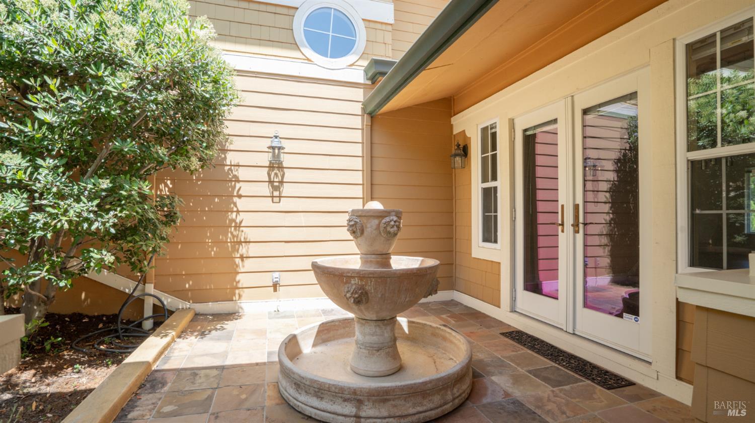 6 Leona Dr