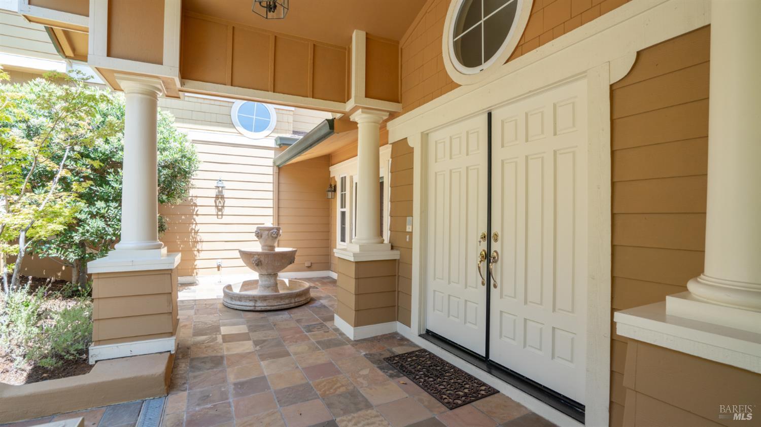 6 Leona Dr