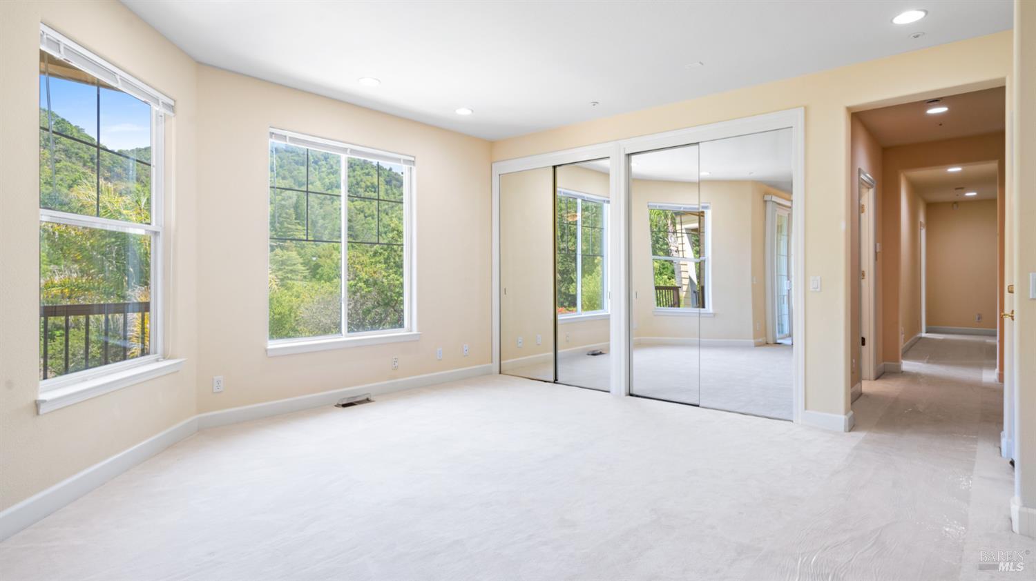 6 Leona Dr