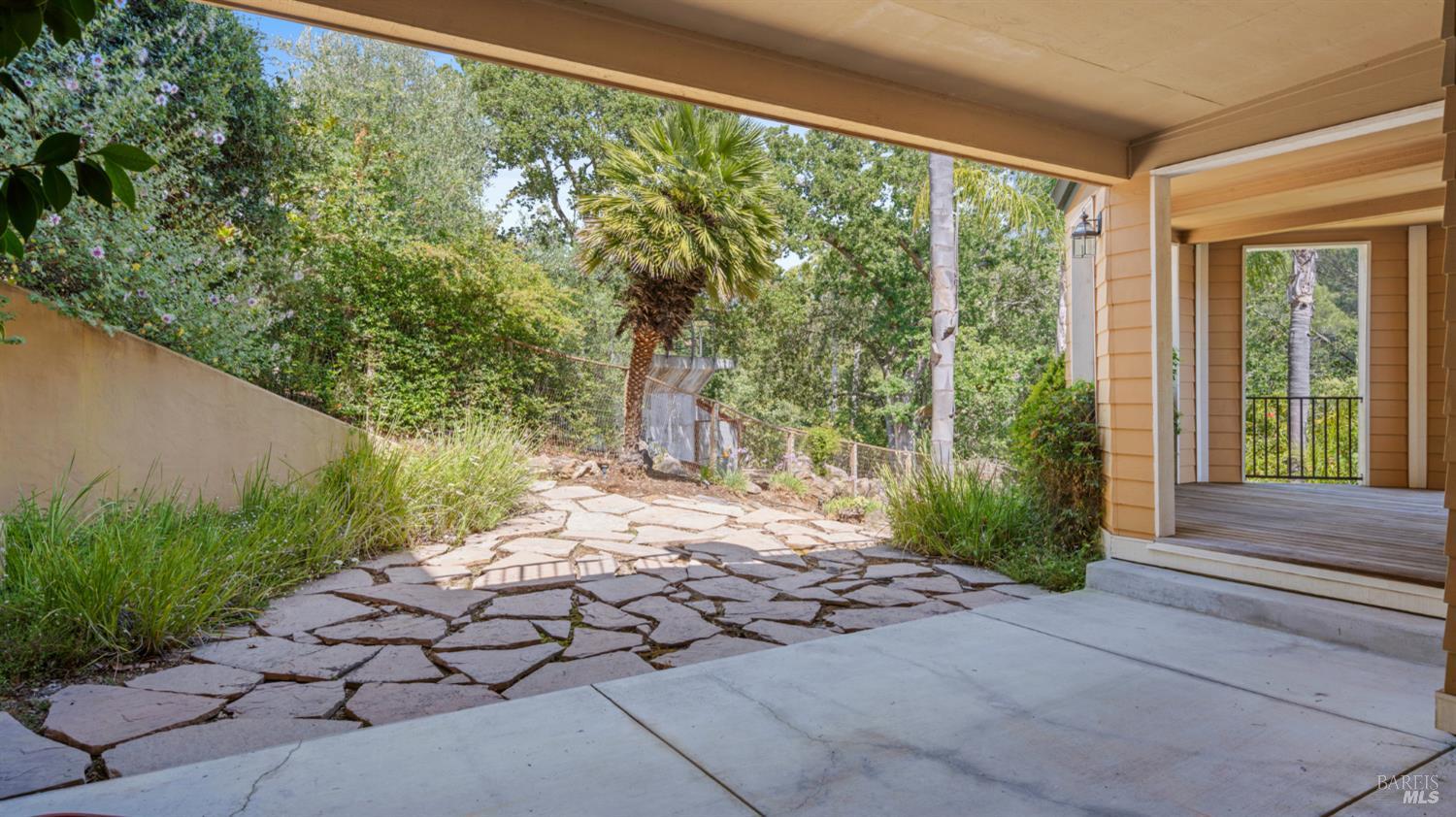 6 Leona Dr