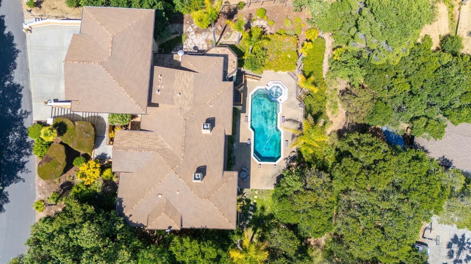 6 Leona Dr