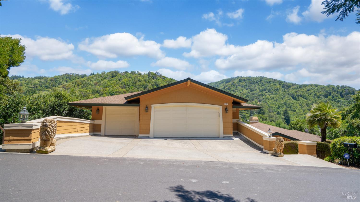 6 Leona Dr