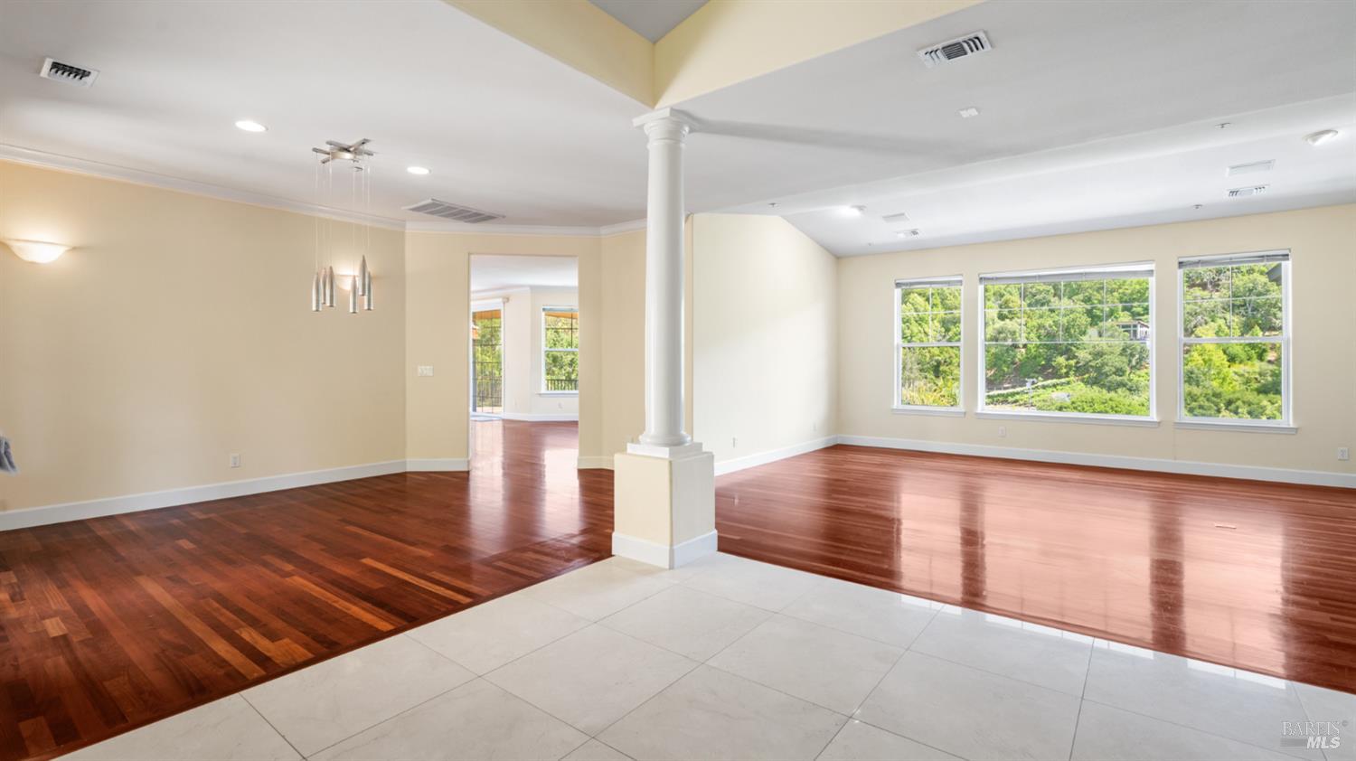 6 Leona Dr