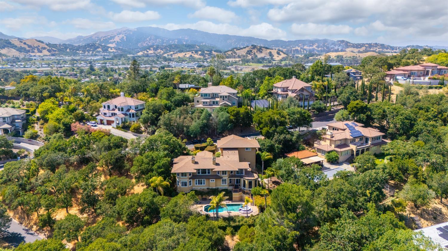 6 Leona Dr