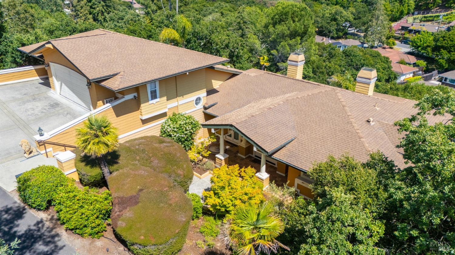 6 Leona Dr
